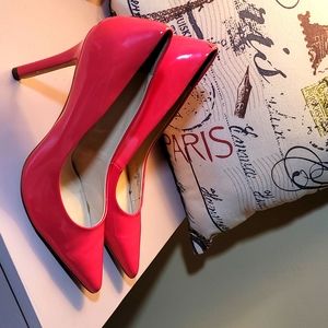 Guess Hot 🔥 Pink Size 9 Patent Leather Pumps